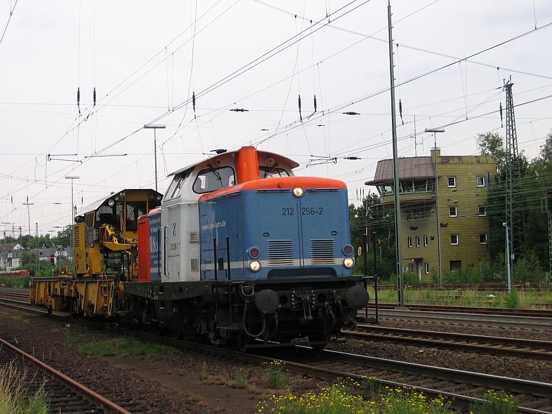 BR 212 256-2 mit einem Waggon