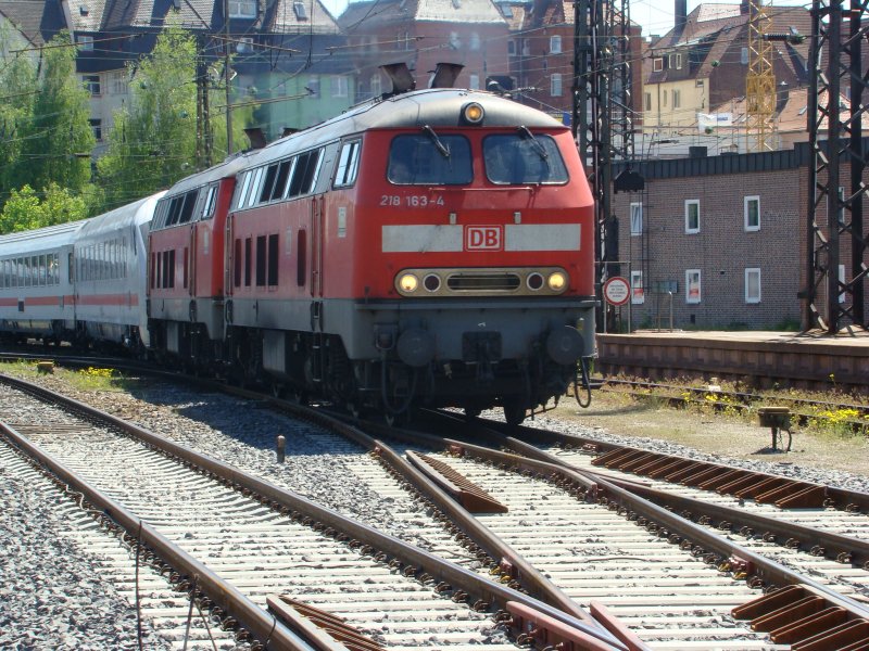 BR 218 163-4 Einfahrt am 10.05.08 in den Bahnhof Ulm Hauptbahnhof. Hier der InterCity 118 von Innsbruck Hbf nach Mnster (Westf) ber Stuttgart, Mannheim, Kln, Dortmund.
