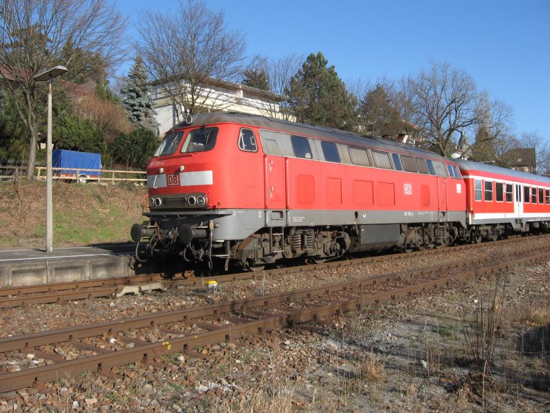 BR 218 196 steht mit einen Sonderzug am 4.2.07 im Bahnhof berlingen-Therme