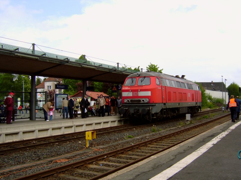 Br 218 200-4 der Kurhessenbahn beim Bahnhofsfest 2006 im Bahnhof Korbach.