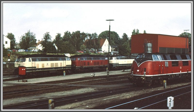 BR 218 und eine 221 in Lbeck. (Archiv 12/80)
