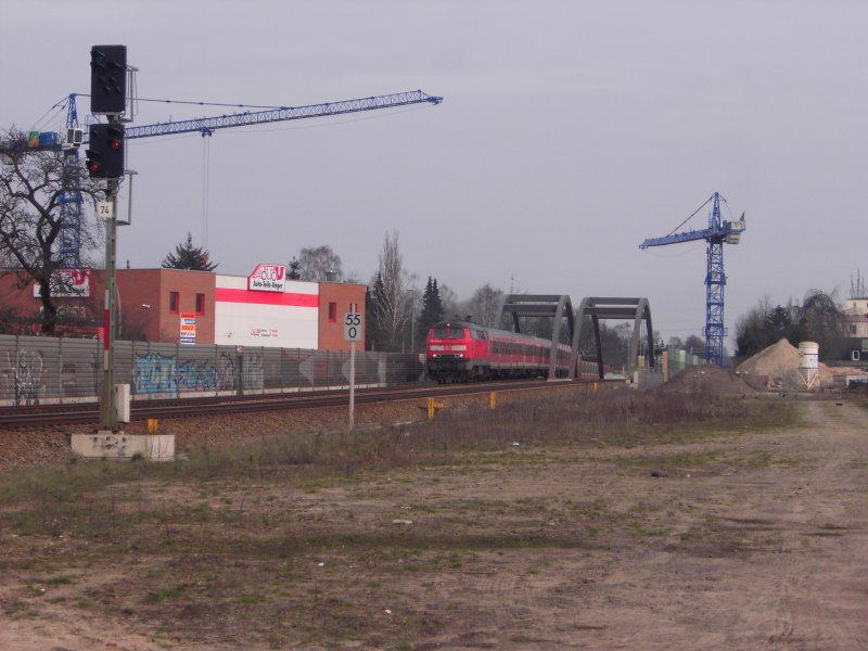 BR 218 bahnt sich den weg in Richtung Hamburg Hauptbahnhof
(Das Foto wurde von freizugnglichen gelnde gemacht)