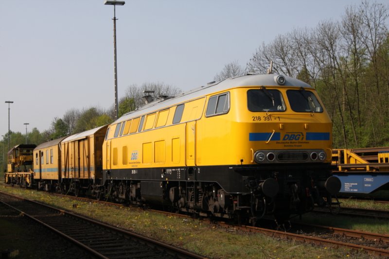BR 218 Bauzug bei Bielefeld wartet auf seinen Einsatz! 15.04.2009