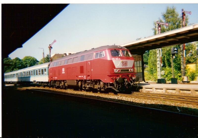 BR 218 mit RegionalExpress (Lidau-Basel Bad Bf) bei der Ausfahrt aus Bad-Sckingen. Sommer 1997