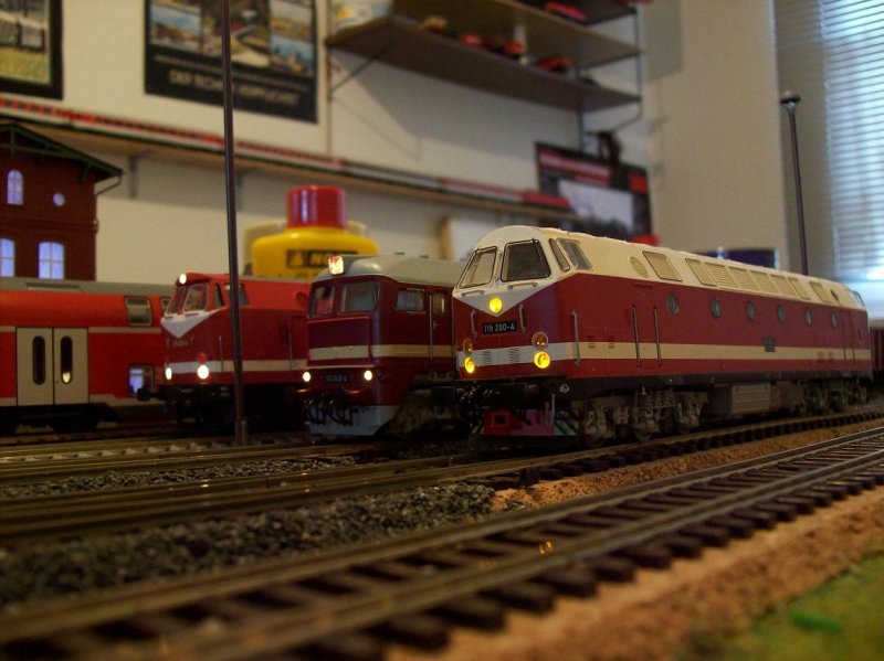 BR 219 025 (BRAWA) BR 120 048 (ROCO) BR 119 200 (GTZOLD) warten auf aufgaben  ;)