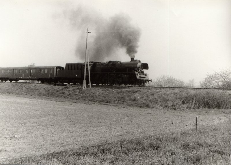 BR 23 zwischen Leipzig und Geithain. um 1986 (ORWO-Foto digitalisiert)