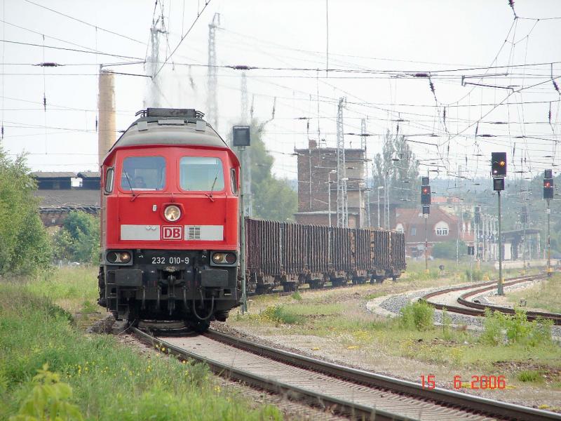 BR 232 010-9 kurz nach der durchfahrt von Gstrow. 15.6.06