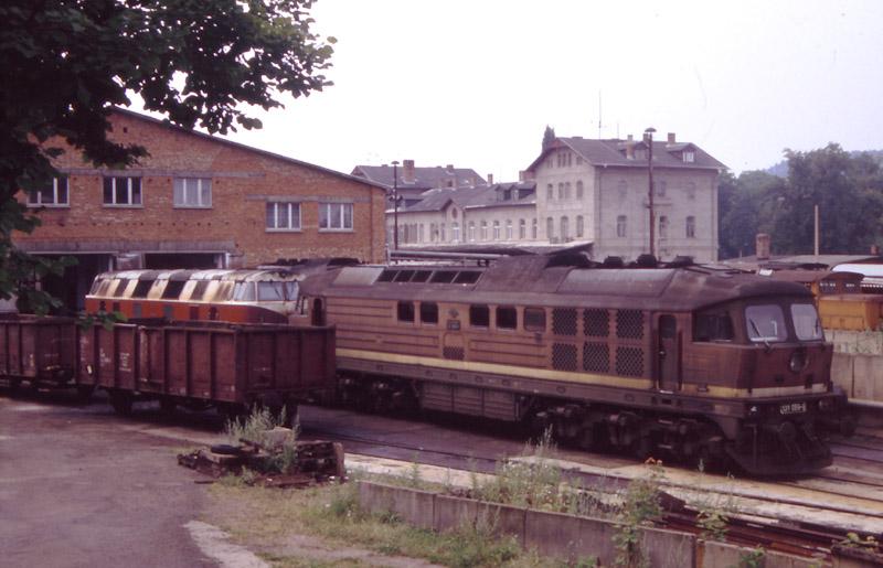 BR 232 und 228 der DR in Meiningen kurz nach der Wende.