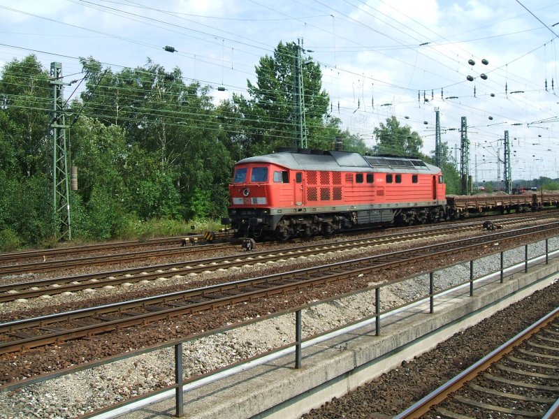 BR 232 362-6 mit Schotterzug bei der Ausfahrt des G�terbhf&acute;s
Bochum-Langendreer.(14.08.2007) 