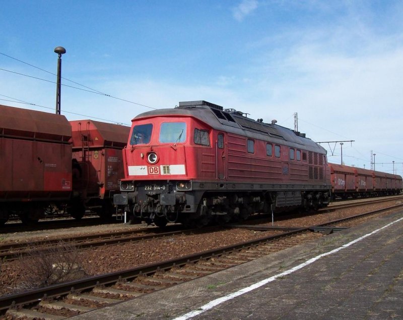 BR 232 514 kam mit Leerzug fr Mibrag Braunkohle Tagebau Profen und fhrt leer zurck in richtung Zeitz 4/2008
