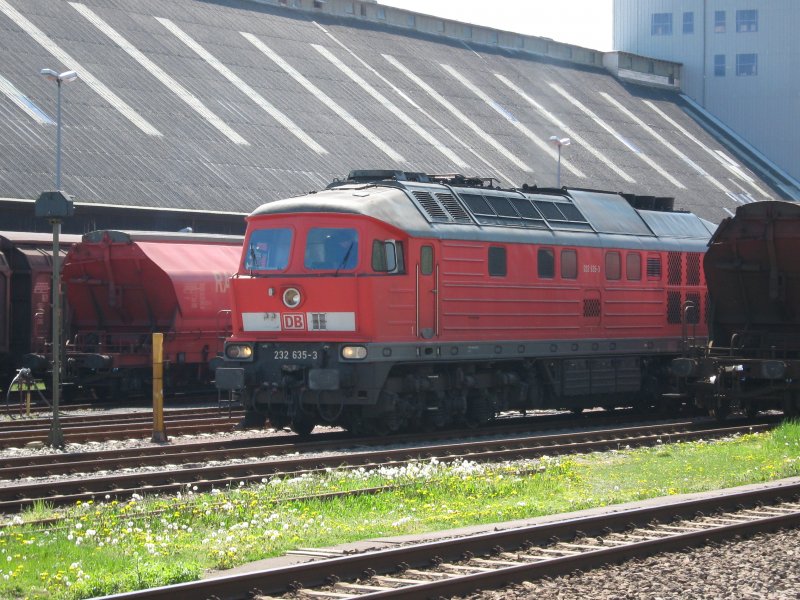 BR 232 635-3 in den Abstellgleisen des Kali + Salzwerks (K+S) in Heringen. Bereit zum Herausziehen eines bereitgestellten Kalizuges.Aufgenommen am 05.05.2008.