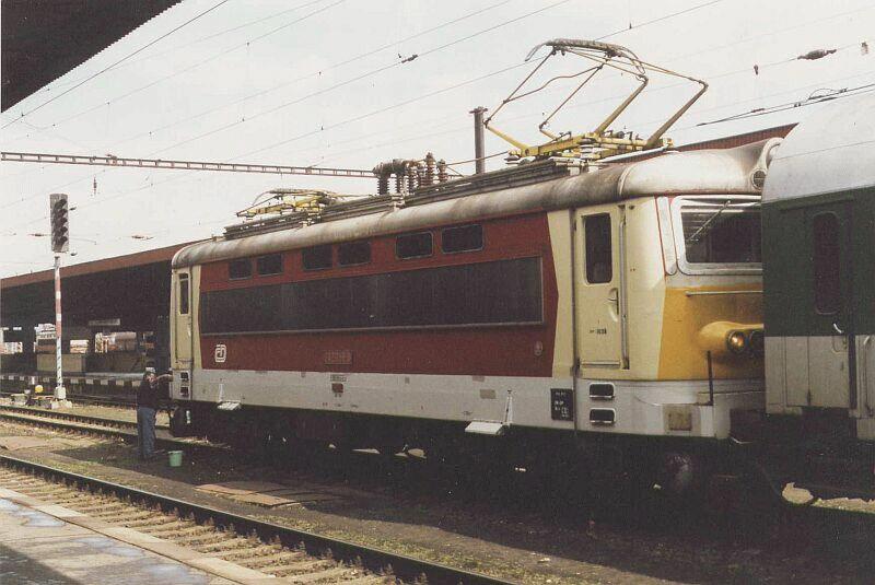 BR 242 im Mrz 2001 in CHeb (Eger)