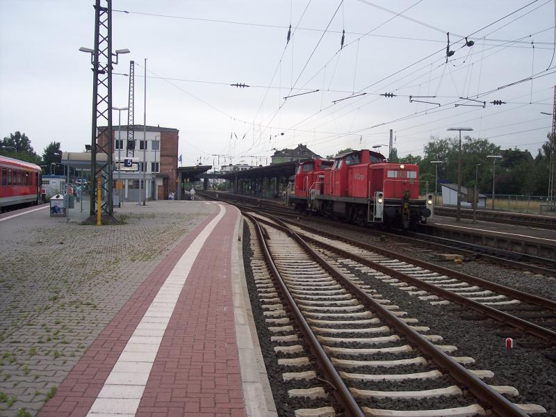 Br  290 033-5 hinten ist 363 229-6 durchfahren Weinheim(Bergstr).am 17.6.2005 