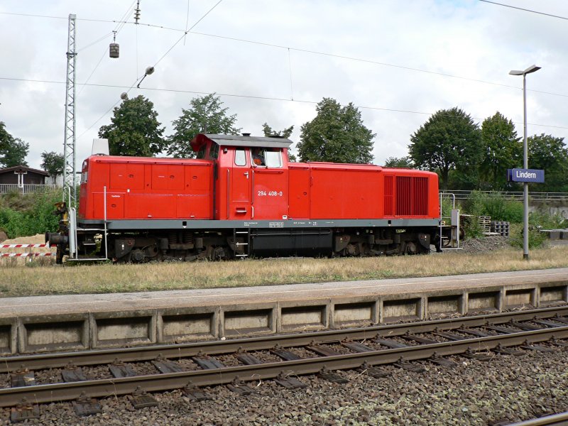 BR 294 408-0 von Heinsberg-Oberbruch kommend beim Rangieren im Bf Lindern, 04.08.2006