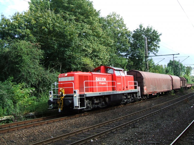 BR 294 630-9 mit kurzen Gterzug fht durch BO - Hamme.(02.09.2007)