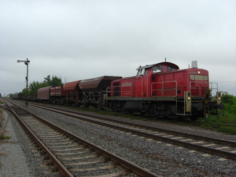 BR 294 889-1 mit dem Nahgterzug 54795 (Haldensleben - Magdeburg-Rothensee) in Gro Ammensleben, am 25.06.09.