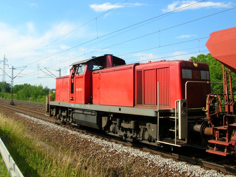 Br 294 bei den Gleisbauarbeiten zwischen Eimeldingen und Haltingen.