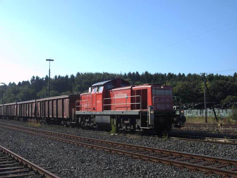 BR 294 mit Tamns (Tonwagen) als 55474 hat Aufenthalt in Steienfrenz von Limburg nach Montabaur