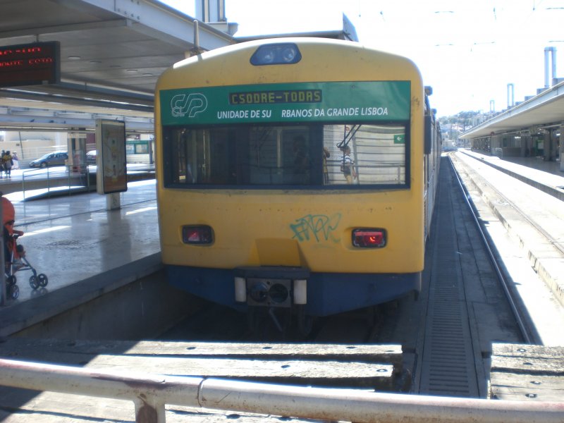 BR 3150 kam aus Cascais nach Lissabon Cais de Sodre. August 2008.
