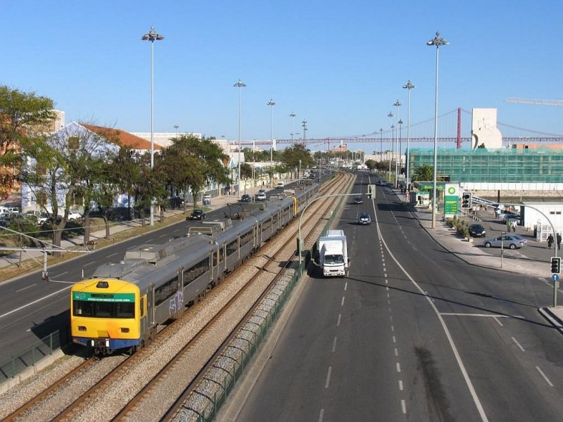 BR 3150 mit R 19288 Cascais-Lisboa Cais do Sodre am 31.10.2007 in B�lem.