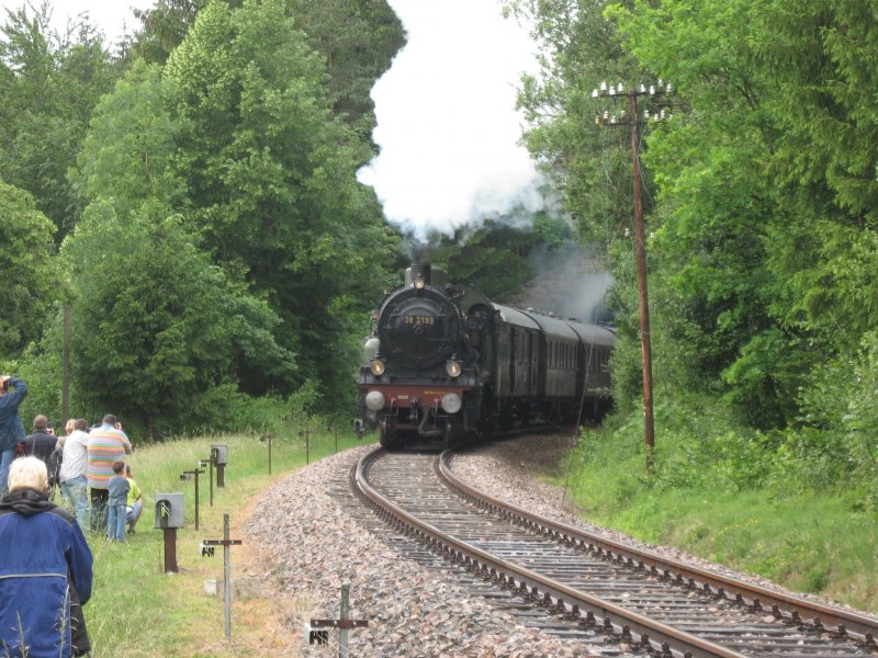BR 38 3199 kommt gerade  mit P104 dem aus dem Grimmelshofener Tunnel .Aufgenommen am 27.5.07 (30Jahre Sazschw�nzelbahn)