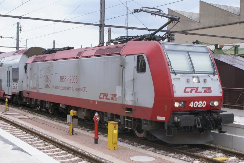 BR 4000 Nr. 4020 bei der Ankunft im Bahnhof Luxemburg. 21.07.2007