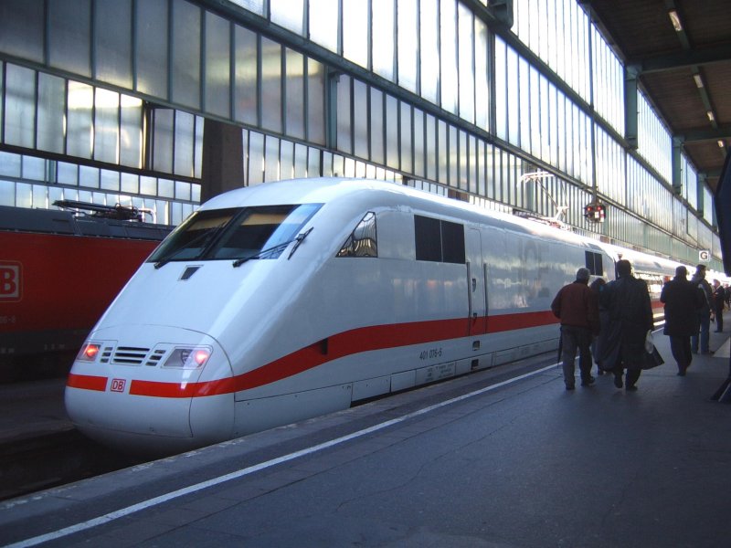 BR 401 076-5 am 08.02.07 im Stuttgarter HBF.