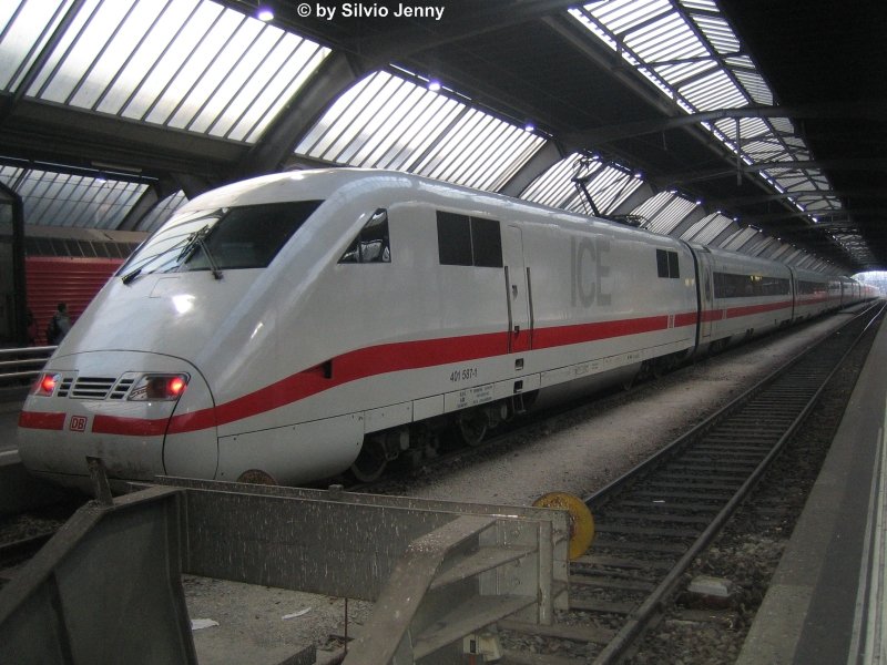 BR 401 587-1 ''Fulda'' am 9.3.08 in Zrich HB. Dieser Zug wartete auf ein freies Trass um als Dienstzug in die Unterhaltsanlage Herdern zu fahren.