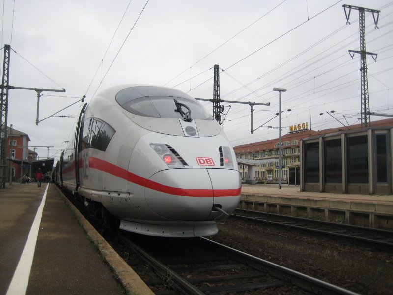 Br 403 015 steht am 7. Juni 2008 in Singen zur Taufe bereit.