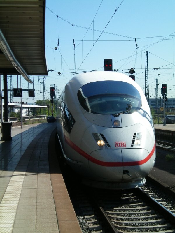 BR 403 als ICE 503 von Hannover nach Basel SBB bei der Einfahrt in den Hbf von Karlsruhe.09.09.08