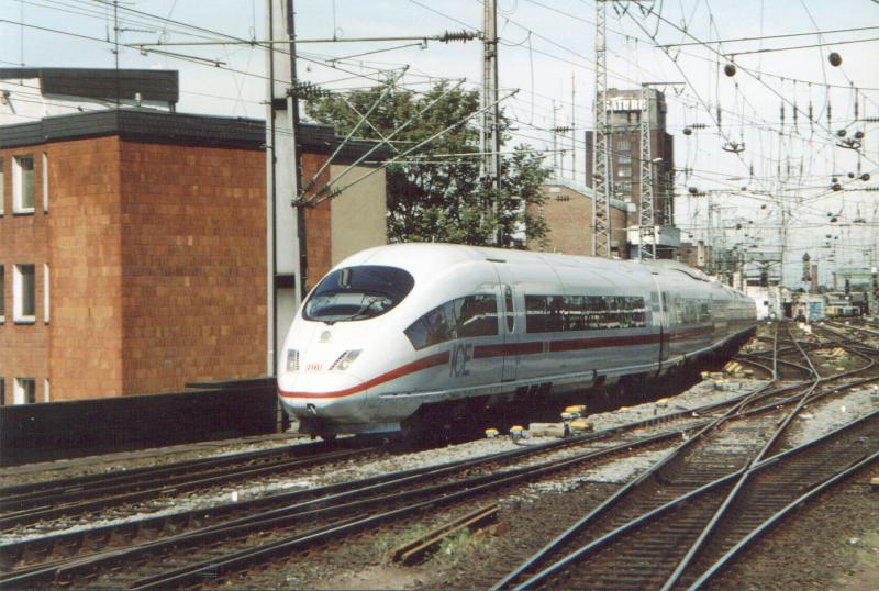 Br 406 bei der Einfahrt in Kln Hbf 