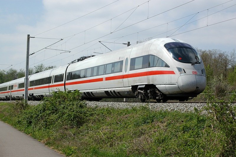 BR 411 Tz1117 durchfhrt Leipzig Leutzsch in Richtung Hauptbahnhof. (20.04.07)