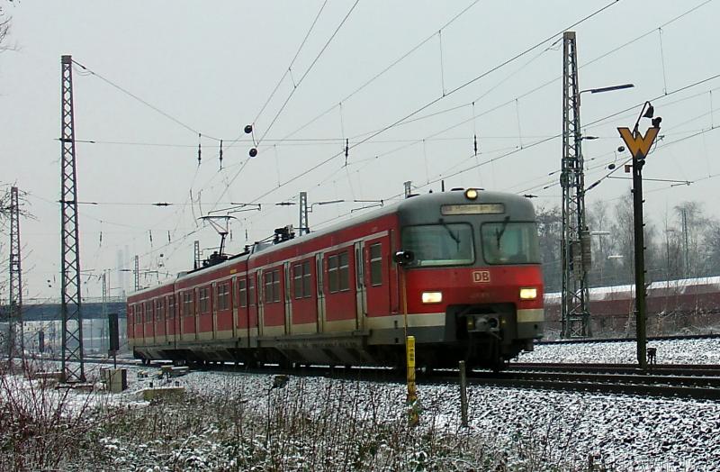 BR 420 nach der Ausfahrt aus Gladbeck West als S9 Richtung Haltern am 27.01.05