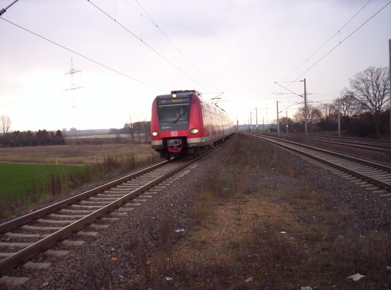 BR 423 als S12 bei der einfahrt von Merzenich am 03.04.2006
