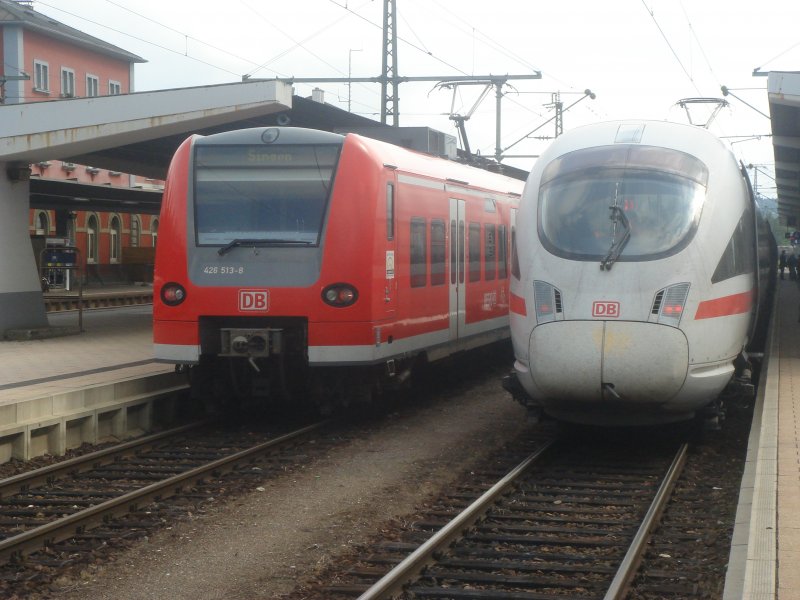 BR 426 513-8 (Links) und InterCityExpress 181 nach Zrich Hb via Blach. Aufgenommen am 21.07.07