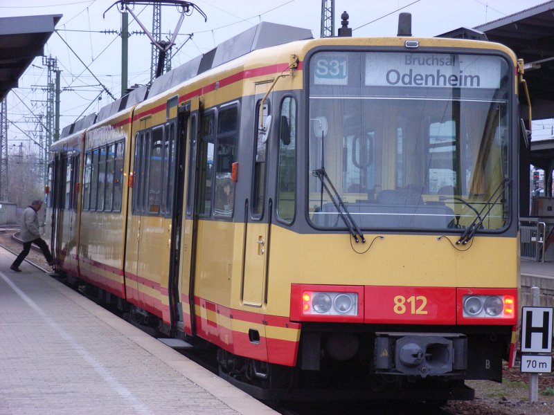 BR 450 steht am 17.03.07 in Karlsruhe HBF. In wenigens Minuten wird sie nach Bruchsal - Odenheim aufbrechen
