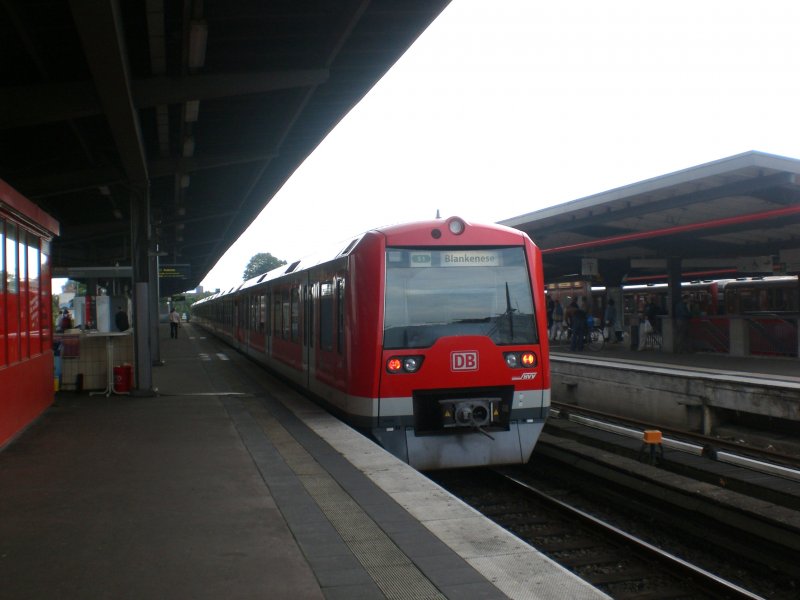 BR 474 als S1 nach S-Bahnhof Hamburg-Blankenese im S+U Bahnhof Hamburg-Barmbek.