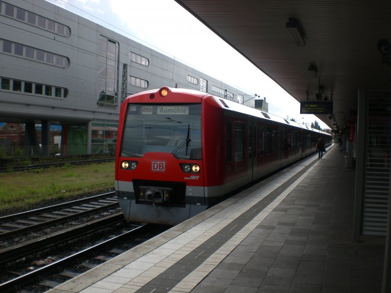 BR 474 als S21 nach S-Bahnhof Aum�hle im S+U Bahnhof Hamburg Sternschanze.