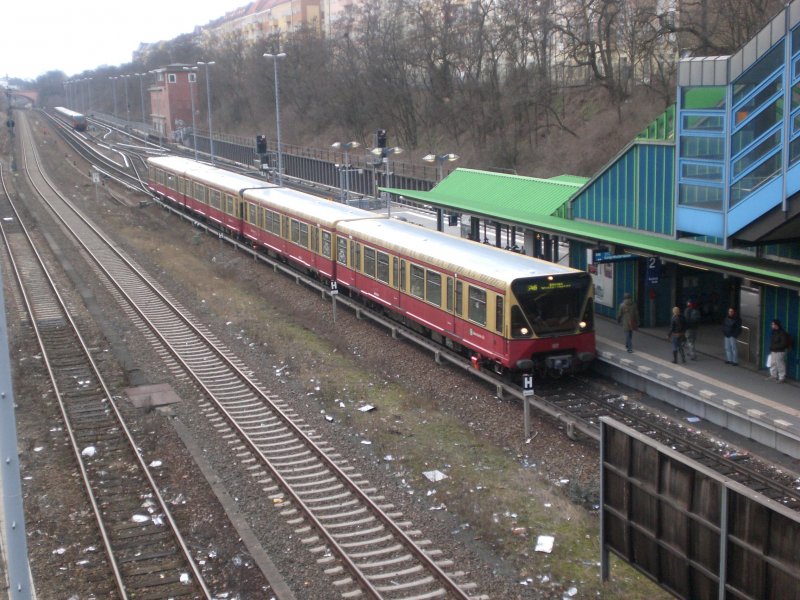 BR 480 als S46 nach S-Bahnhof K�nigs Wusterhausen im S+U Bahnhof Berlin Hermannstra�e.