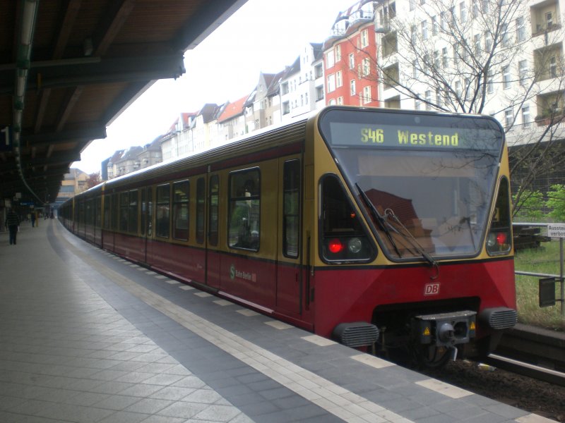 BR 480 als S46 nach S-Bahnhof Berlin-Westend im S-Bahnhof Berlin Messe Nord/ICC.