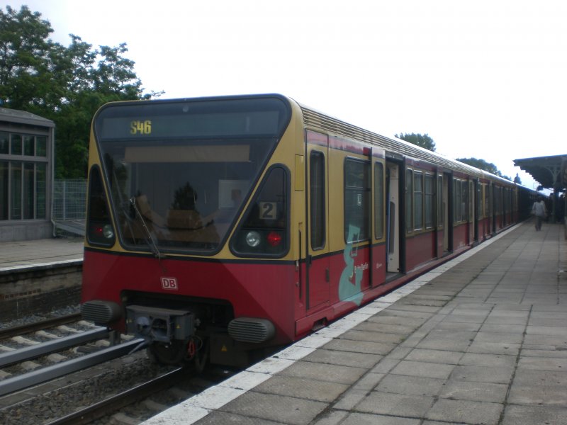 BR 480 als S46 im S-Bahnhof Berlin-Sch�neweide.