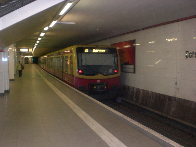 BR 481 als S2 nach S-Bahnhof Bernau im S+U Bahnhof Berlin Potsdamer Platz.