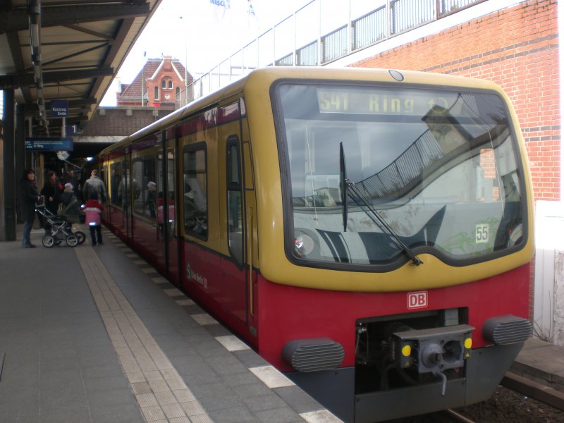 BR 481 als S41 ber Hohenzollerndamm,Halensee und Westkreuz im S+U Bahnhof Berlin Heidelberger Platz.