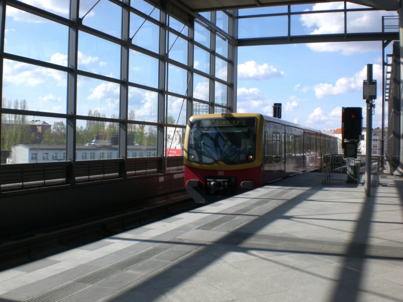 BR 481 als S42 ber Schneberg,Innsbrucker Platz und Bundesplatz im S-Bahnhof Berlin-Sdkreuz.