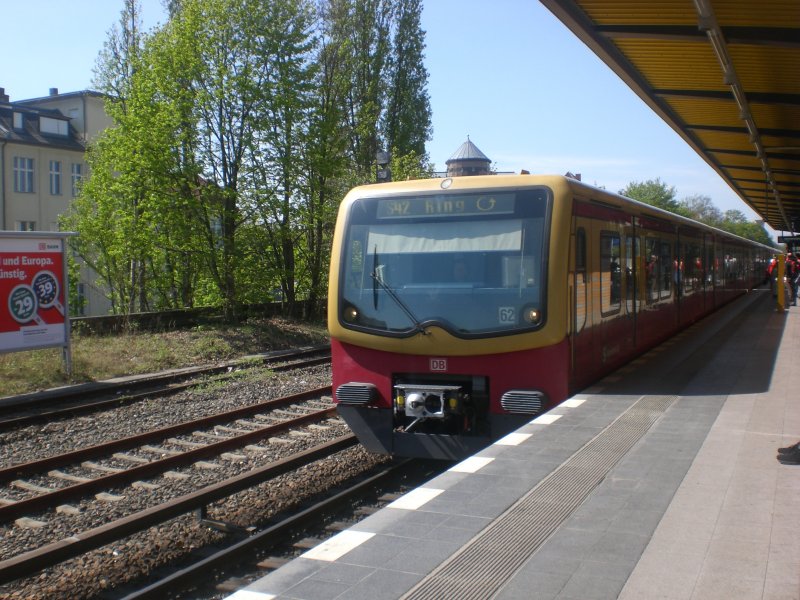 BR 481 als S42 ber Innsbrucker Platz,Schneberg und Sdkreuz im S+U Bahnhof Berlin Bundesplatz.