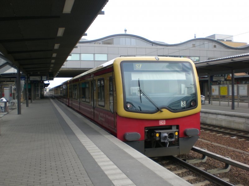 BR 481 als S7 nach S-Bahnhof Ahrensfelde im S-Bahnhof Potsdam Hauptbahnhof.