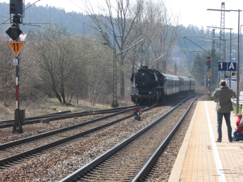 BR 50 3673 Einfahrt Bahnhof St.Georgen/Schwarzwald am 8.4.07