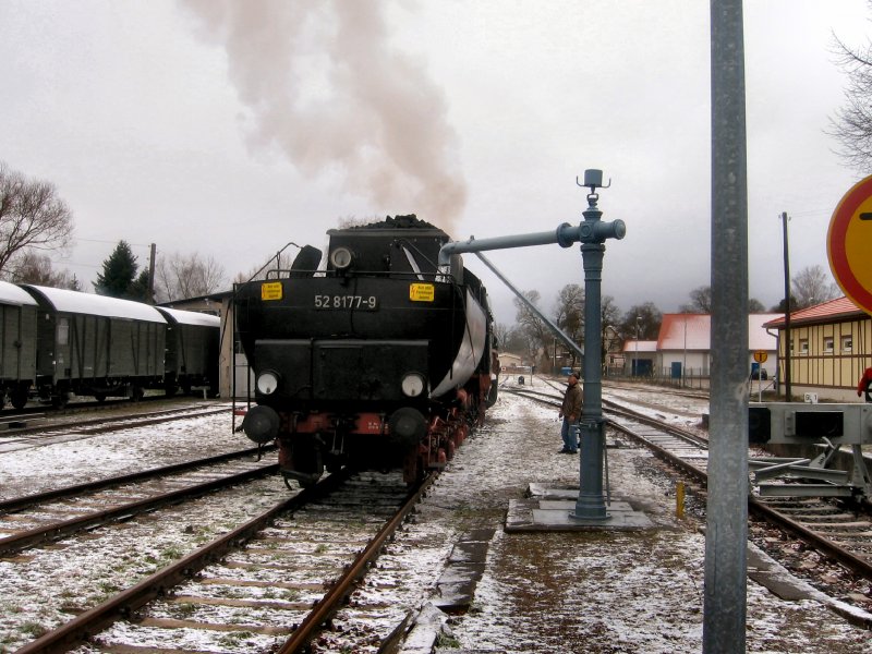 BR 52 im Bahnhof Rheinsberg/Mark, Winter 1995