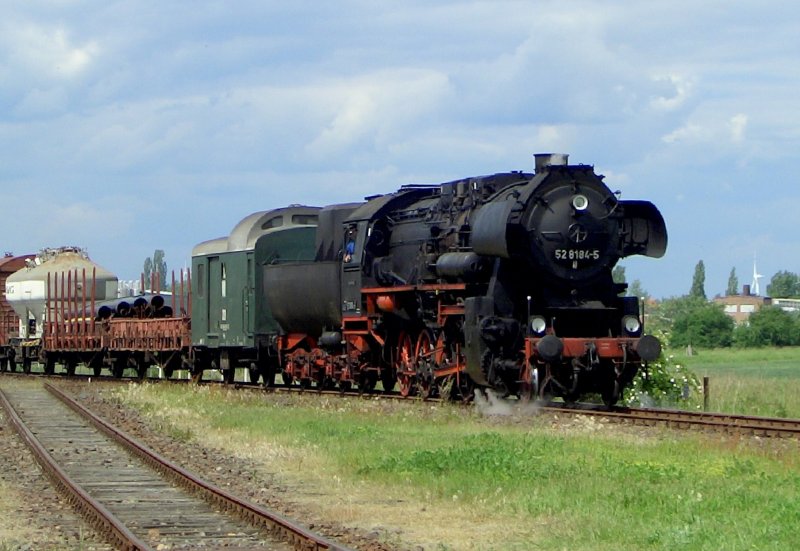 BR 52 mit Gterzug in Stafurt