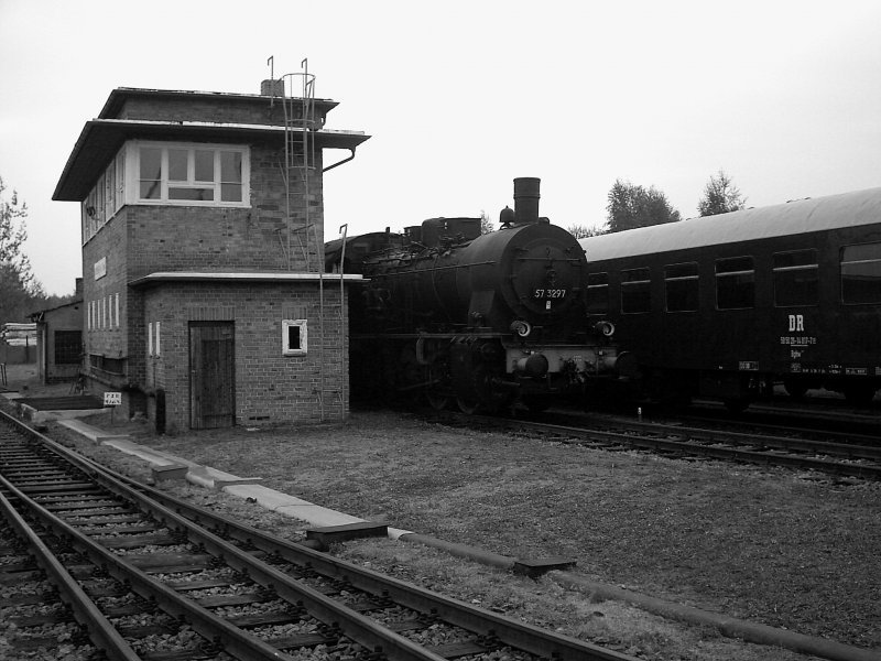 BR 57 Dem Alter der Lok entsprechend auch in s/w